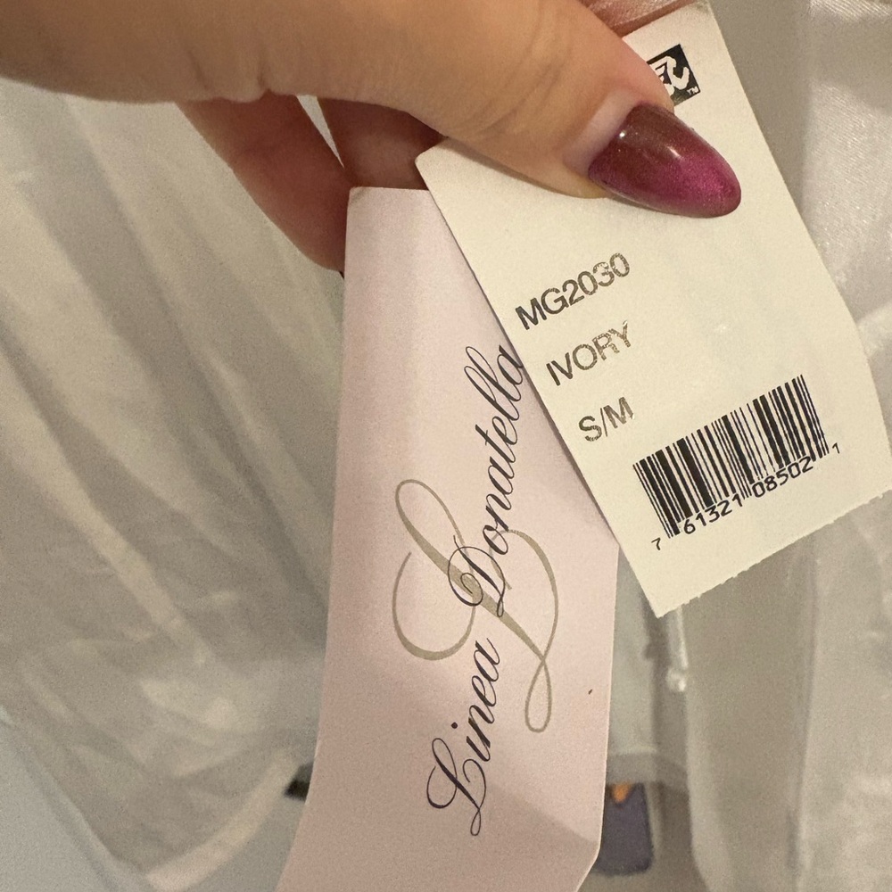 Linea Donatella White Satin Robe - Picture 3 of 3